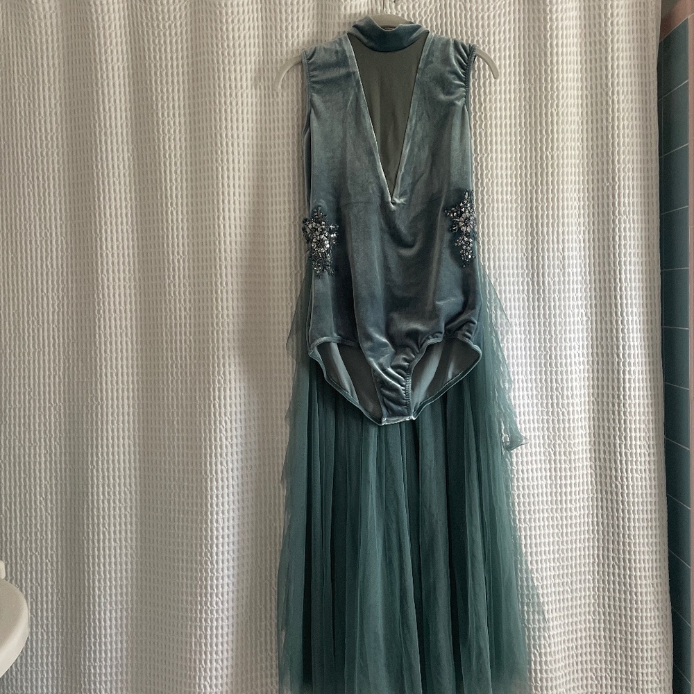Dance coustume